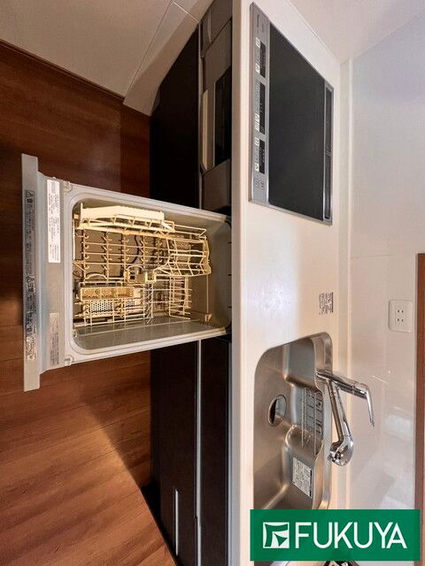 Modern 3-Story Wooden House for Sale in Yao, Osaka - Thumbnail 3