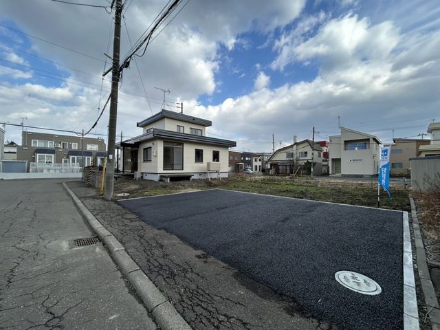Renovated 4LDK House on Large Corner Lot in Sapporo Shiroishi - Thumbnail 2