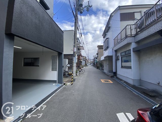 Renovated 2LDK House with Garage in Shijonawate, Osaka - Thumbnail 2