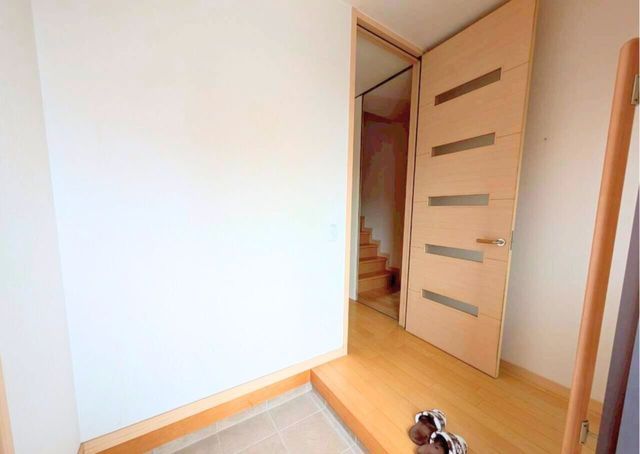 5LDK Stylish Two-Tone House for Sale in Hofu, Yamaguchi - Thumbnail 2