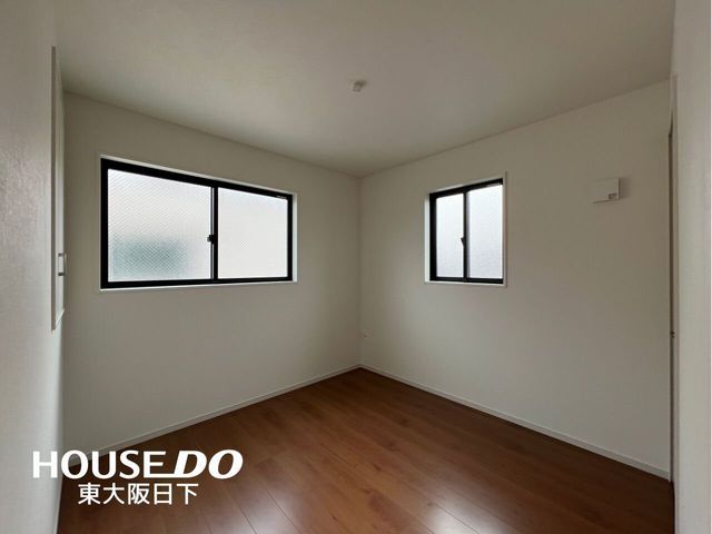New 4LDK House for Sale Near Kawachi-Kosaka Station, Higashi-Osaka - Thumbnail 3