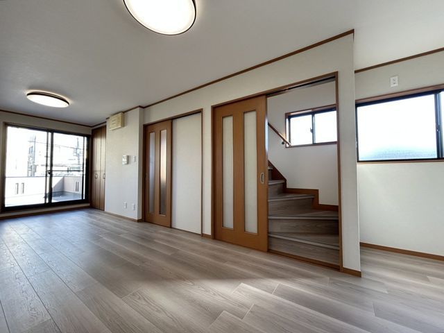 3LDK Detached House with Garage in Tsurumi, Osaka - Thumbnail 3