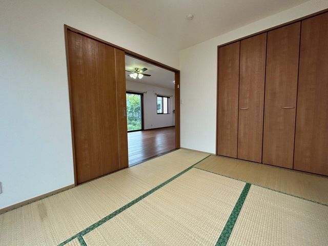 Modern 4LDK House with Garage in Hofu, Yamaguchi | 125.86 sqm - Thumbnail 4