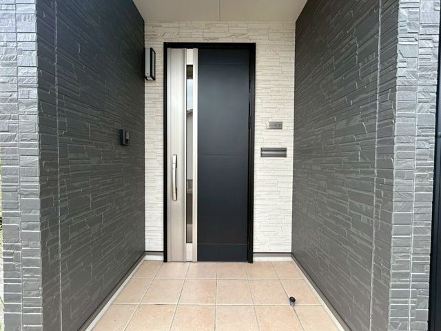 Modern 4LDK House with Garage in Hofu, Yamaguchi | 125.86 sqm - Thumbnail 2