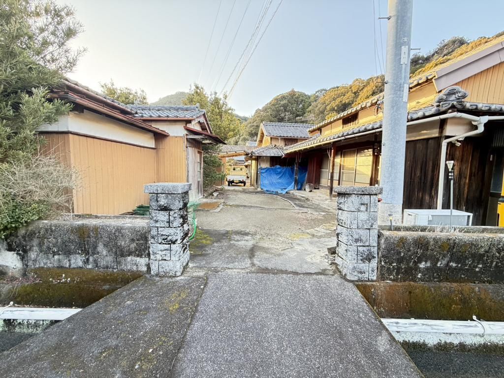 7DK Traditional Wooden House in Shirahama, Wakayama – 440 sqm Land - Thumbnail 2