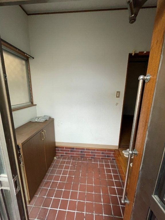 3LDK Detached House with Garage for Sale in Habikino, Osaka - Thumbnail 2