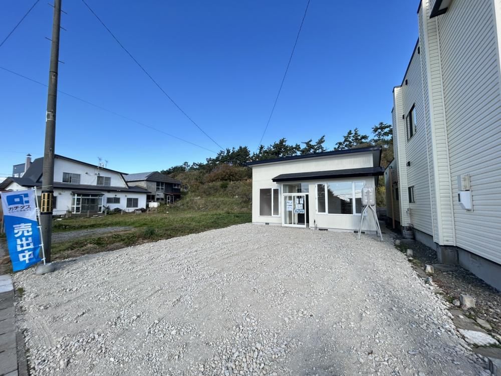 Renovated 3LDK House in Esashi, Hokkaido with 4 Parking Spaces - Thumbnail 2