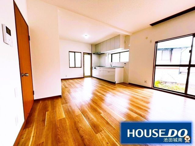 川西市けやき坂の中古戸建て｜5LDK・角地・リフォーム済み - Thumbnail 2