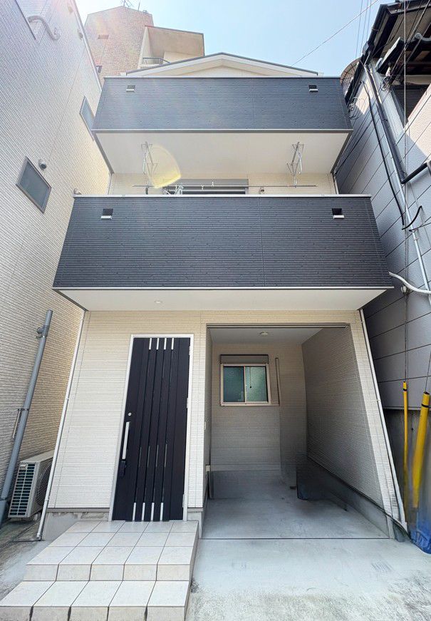 4LDK House for Sale in Minato-ku, Osaka - 91.92m² - Thumbnail 2