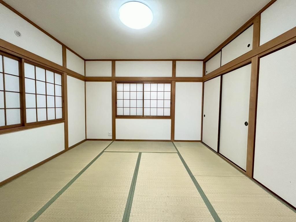 3LDK Renovated House for Sale in Moriguchi, Osaka - Thumbnail 3