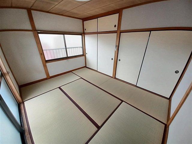 Renovated 5LDK House for Sale in Himeji, Hyogo | 119.79 sqm - Thumbnail 3