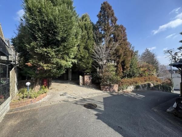 9LDK RC House for Sale in Kyoto's Kita Ward | 321.99 sqm - Thumbnail 2