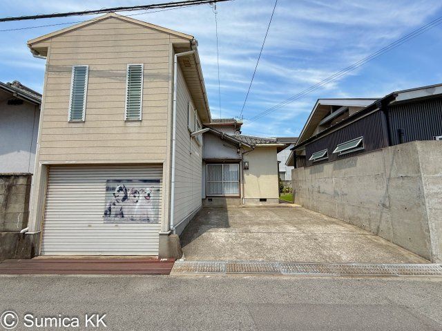 7DK Detached House for Sale in Wakayama City with Garden - Thumbnail 3
