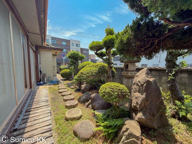 7DK Detached House for Sale in Wakayama City with Garden - Thumbnail 2