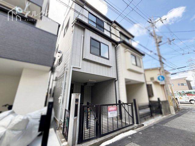 4DK House for Sale in Itami, Hyogo - 20.8M JPY - Thumbnail 2