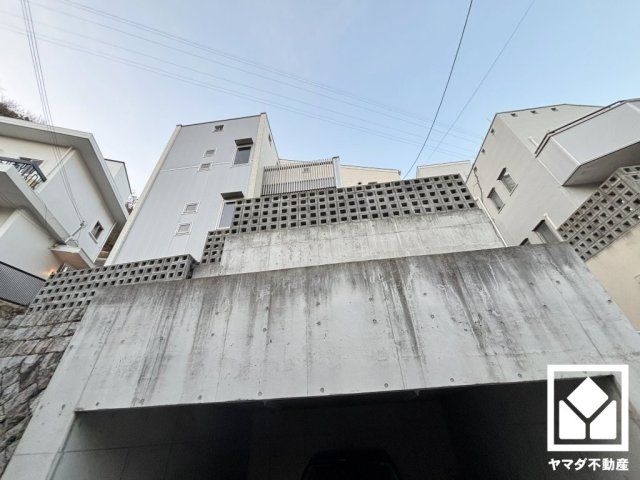 4LDK House for Sale in Kurakuen, Nishinomiya, Hyogo - Image 1