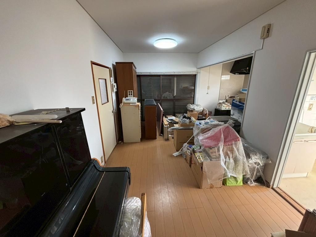 4LDK Detached House for Sale in Hannan City, Osaka - Thumbnail 2