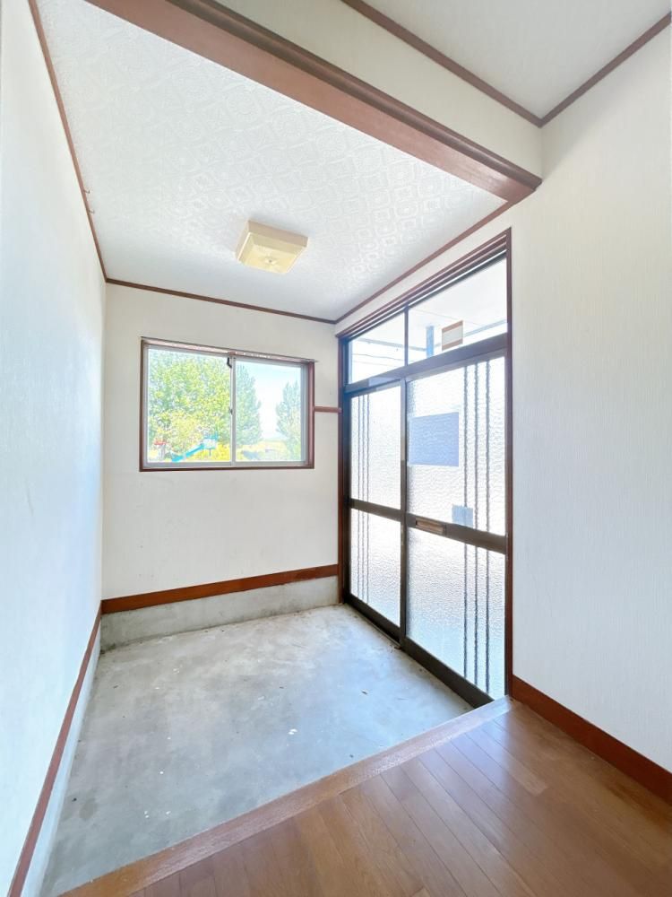 Renovated 3LDK House in Fukui City with Park View - Image 1