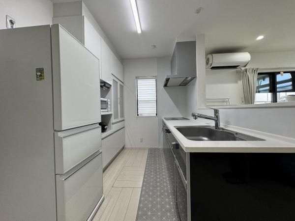 Modern 4LDK House in Kobe Nishi Ward with 3 Parking Spaces - Thumbnail 4