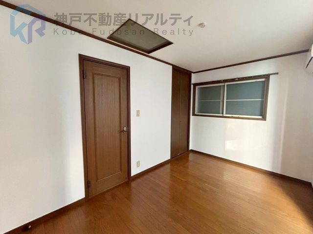 3DK House for Sale in Tarumi, Kobe - South-Facing, Near Station - Thumbnail 4