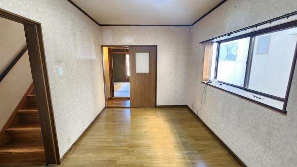 4LDK Family Home in Higashi-Osaka with Recent Renovations & Parking - Thumbnail 3