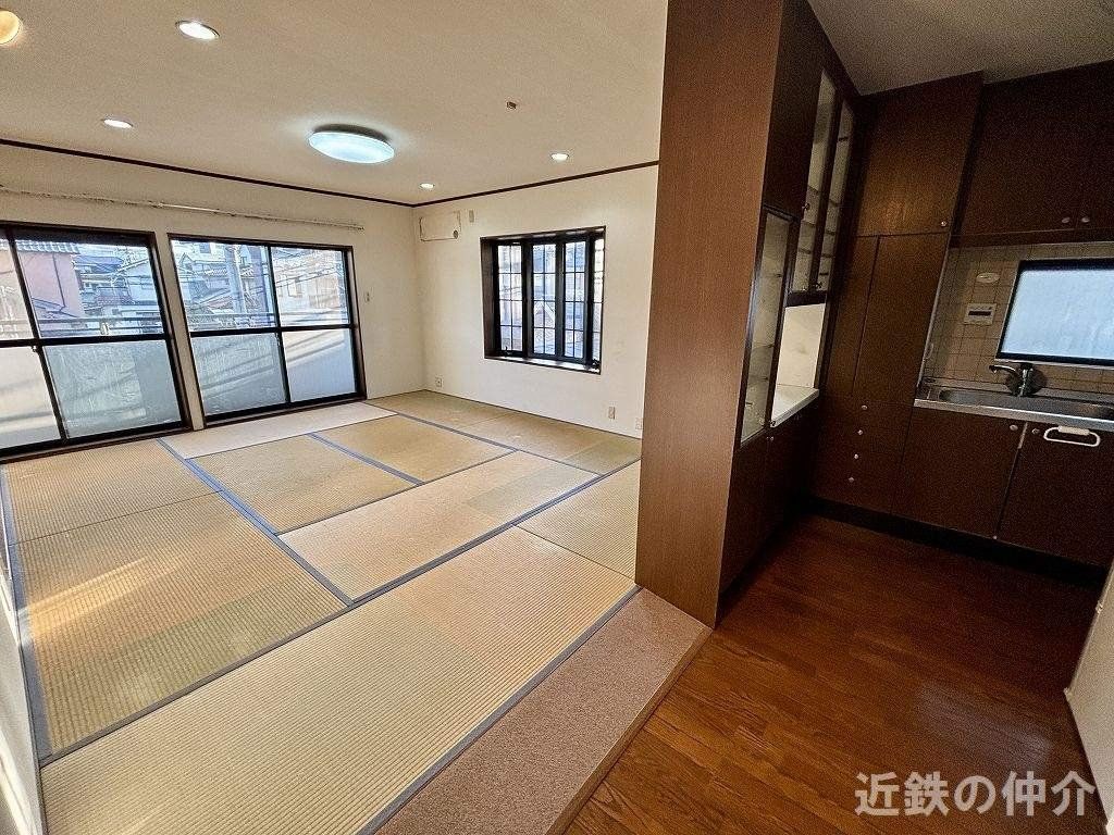 4LDK Wooden House for Sale in Yawata, Osaka - 3 Min Walk to Station - Thumbnail 2