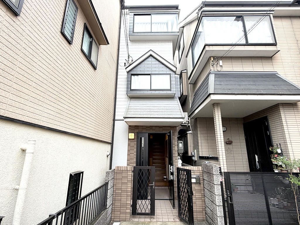 5LDK House for Sale in Suita, Osaka - 123.93 sqm - Thumbnail 2