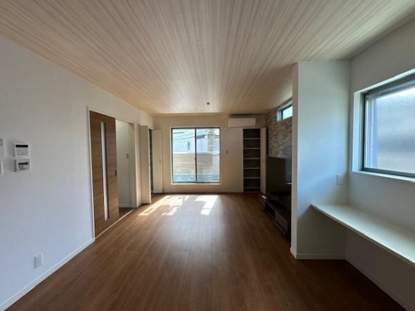 Modern 4LDK Detached House for Sale in Hirakata, Osaka - Thumbnail 2