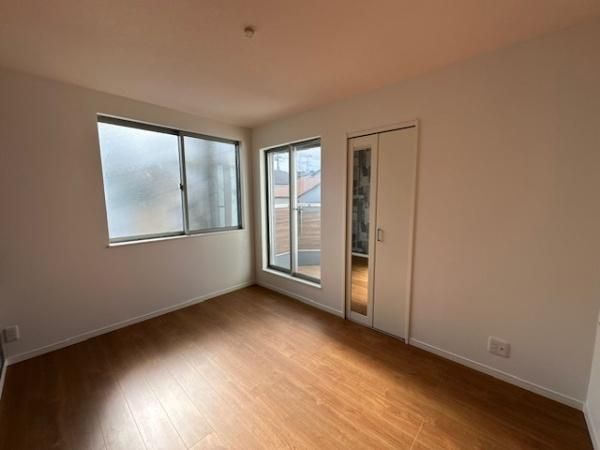 Modern 4LDK Detached House for Sale in Hirakata, Osaka - Thumbnail 4