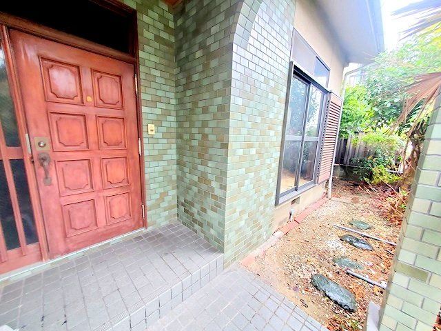 3SLDK Detached House for Sale in Neyagawa, Osaka - 14 min walk to Kōrien Station - Thumbnail 2