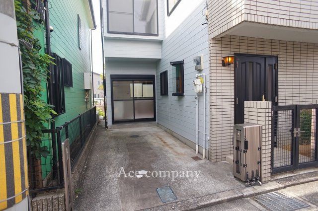 Renovated 3LDK House in Yao City Near Onji Station with Parking - Thumbnail 2