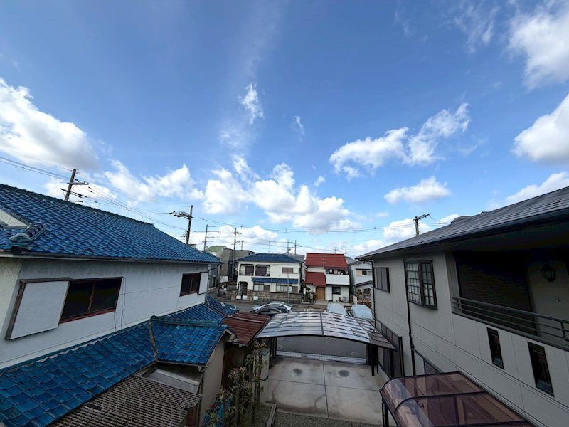 Renovated 4LDK House Near Kosanji Station, Hirakata - Thumbnail 2