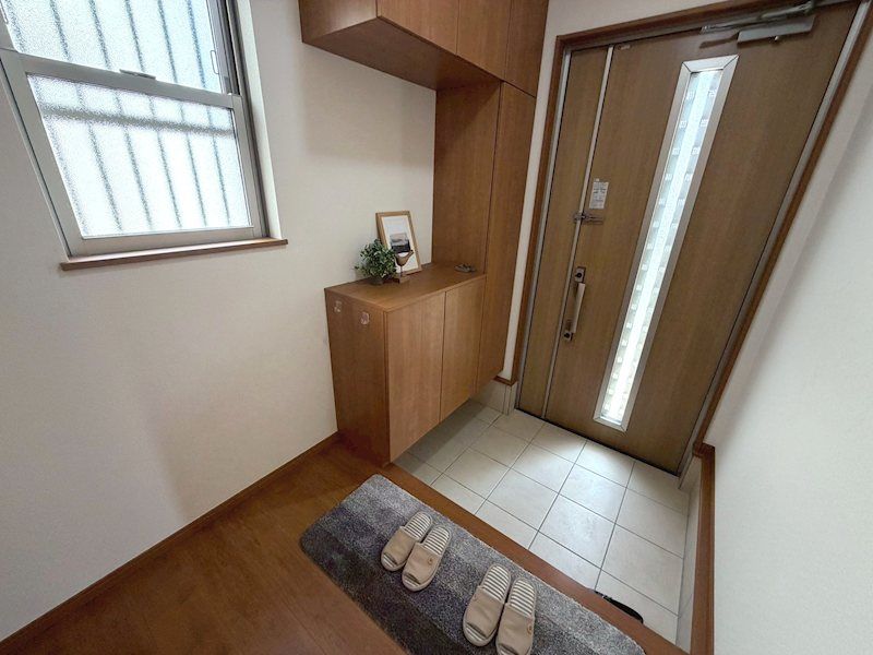 Renovated 4LDK House Near Kosanji Station, Hirakata - Thumbnail 3