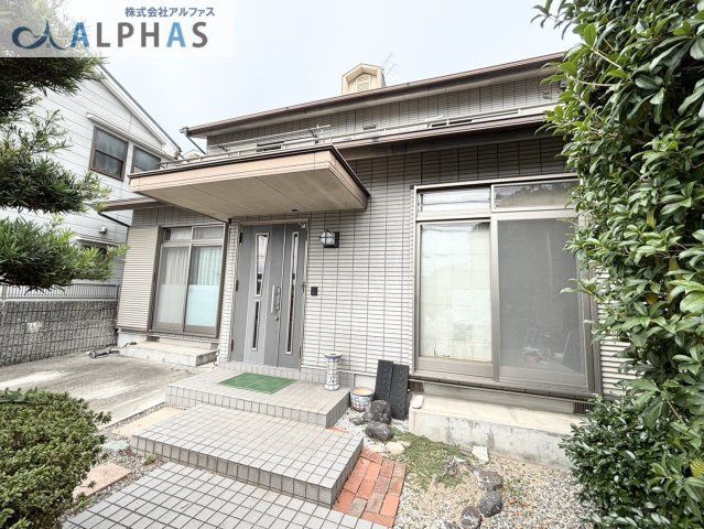 6LDK Two-Generation House in Kobe Nagata with Garden & Parking - Image 1