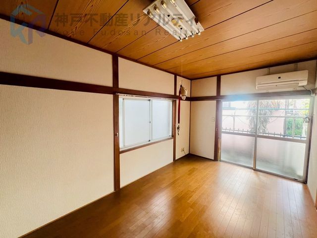 5DK Wooden House for Sale in Kobe Chuo Ward, Hyogo - Thumbnail 3