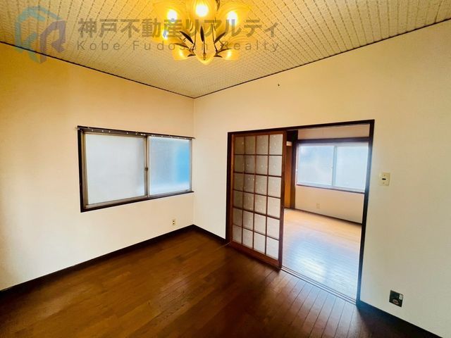 5DK Wooden House for Sale in Kobe Chuo Ward, Hyogo - Thumbnail 4
