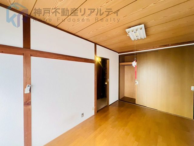 5DK Wooden House for Sale in Kobe Chuo Ward, Hyogo - Thumbnail 4