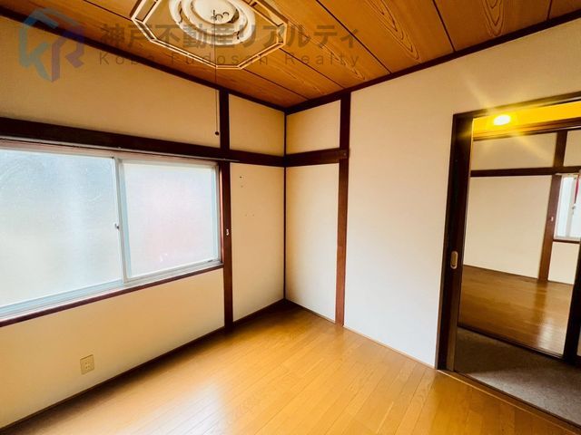 5DK Wooden House for Sale in Kobe Chuo Ward, Hyogo - Thumbnail 2