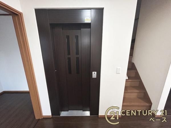 8LDK Family Home with Elevator Near Kawachi-Kokubu Station, Kashiwara - Thumbnail 2