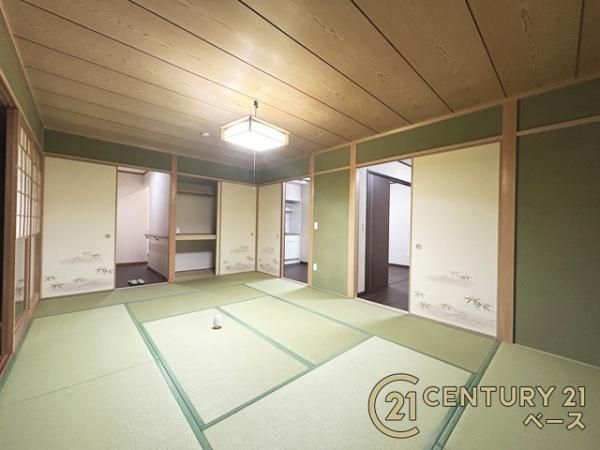 8LDK Family Home with Elevator Near Kawachi-Kokubu Station, Kashiwara - Thumbnail 3