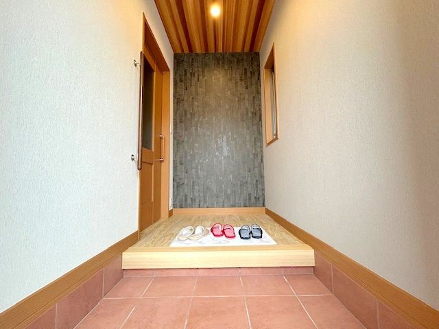4SLDK Detached House for Sale in Takatsuki, Osaka - Thumbnail 2