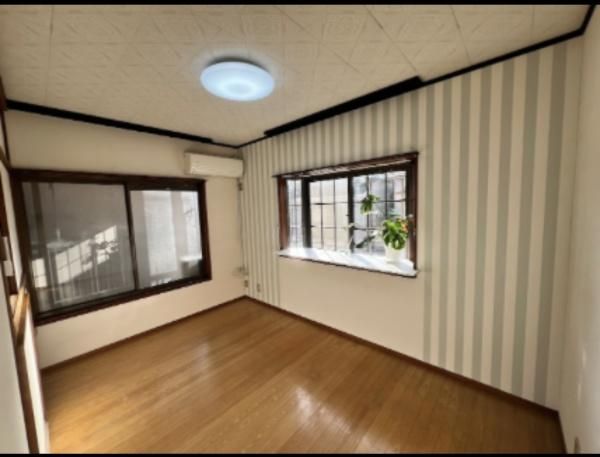 Tenanted 3-Storey Steel House for Sale in Neyagawa, Osaka - Thumbnail 2