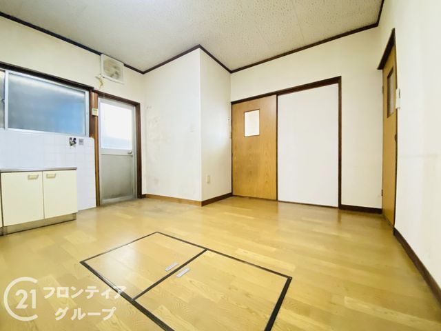 3DK House for Sale in Moriguchi, Osaka - 57.55 sqm - Thumbnail 2