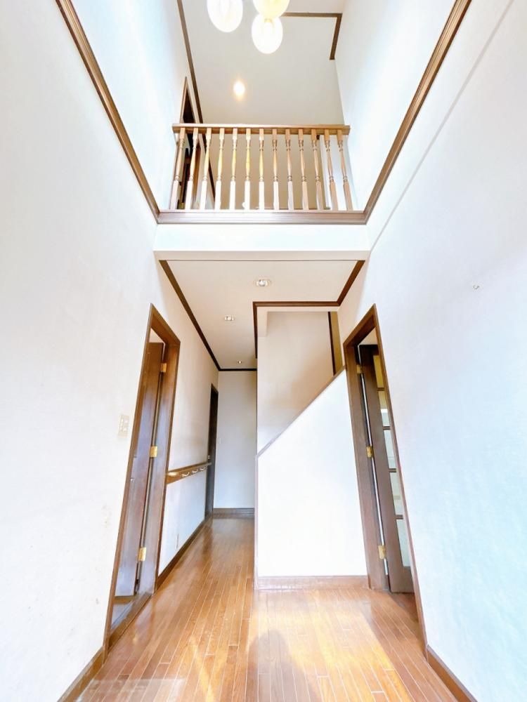 Renovated 4LDK House in Shijonawate, Osaka | 2-Car Parking - Thumbnail 3