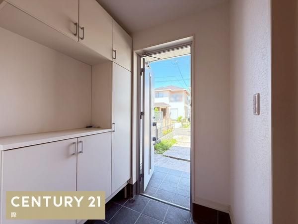4SLDK House for Sale in Kainan, Wakayama Near Kuroe Station - Thumbnail 2