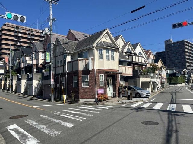 4LDK Used House for Sale in Hirakata, Osaka - 110.07 sqm - Thumbnail 2