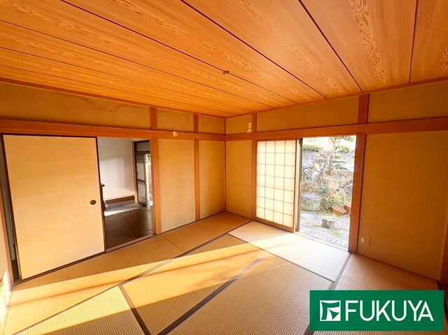 5LDK Detached House for Sale in Hirakata, Osaka - Thumbnail 2
