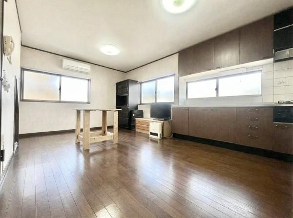 5LDK Corner Lot House with Shop Space Near Shijonawate Station - Thumbnail 3