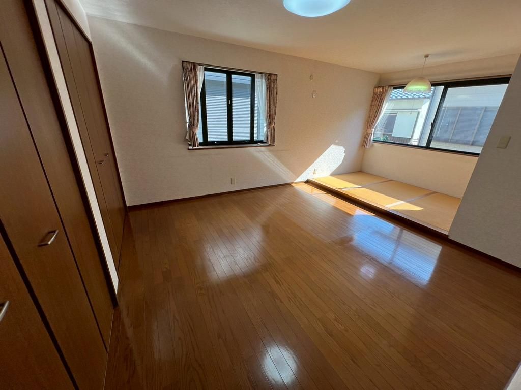 3SLDK Used House for Sale in Shinzaike, Wakayama City - Thumbnail 2