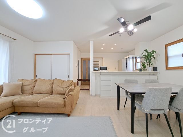 Modern 4LDK House for Sale in Itami City, Hyogo - Thumbnail 4